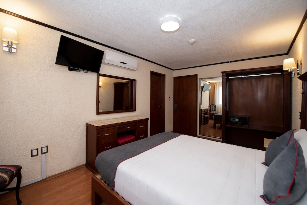 Hotel Senorial 12/50