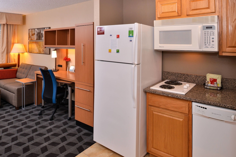 TownePlace Suites Detroit Warren 44/63