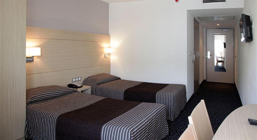Standard, Twin Beds