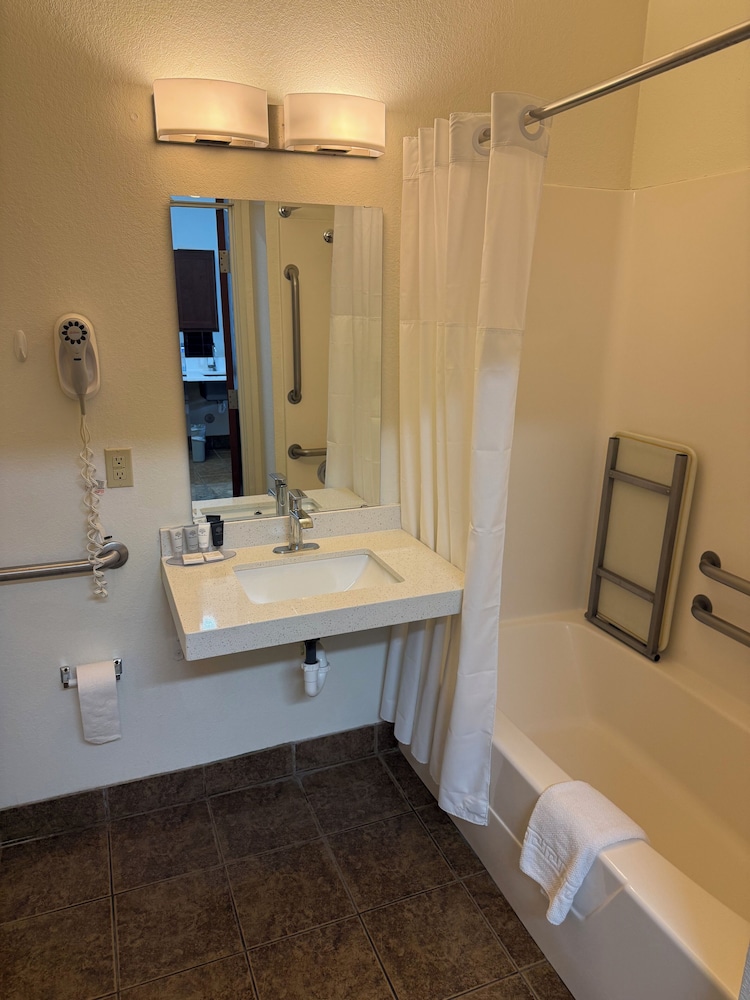 Sandalwood Studios &amp; Suites 27/29