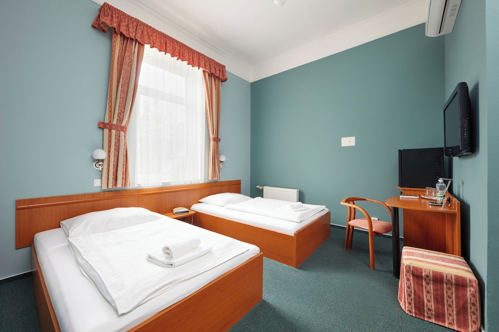 Hotel Nikolas 10/50