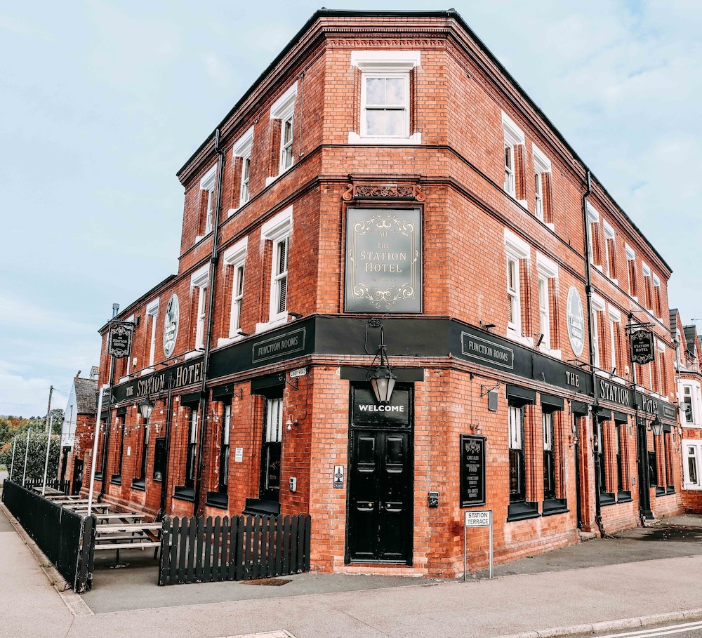 Station Hotel 50/56