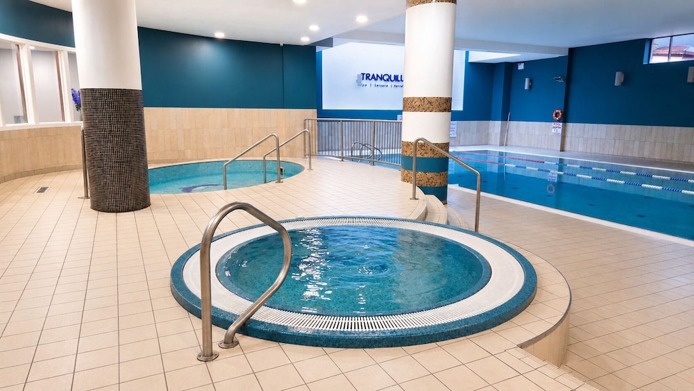 Raheen Woods Hotel 34/70