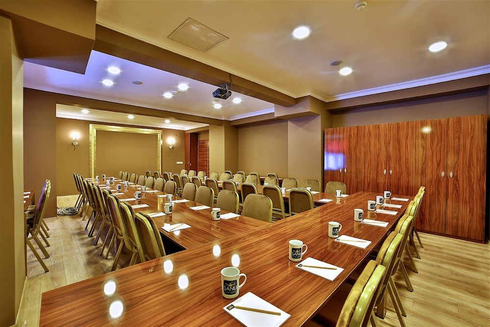 The Hera Premium Hotels 46/49