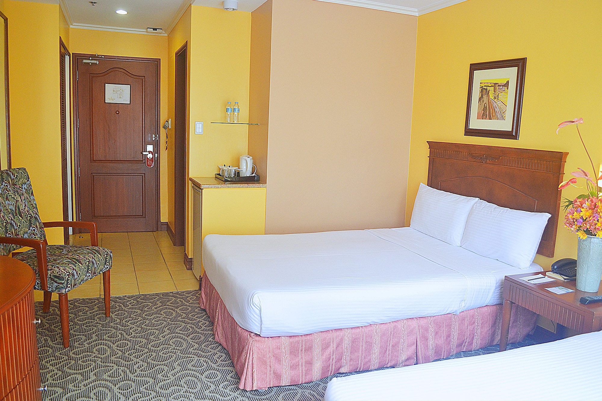 DELUXE, DOUBLE OR TWIN BED