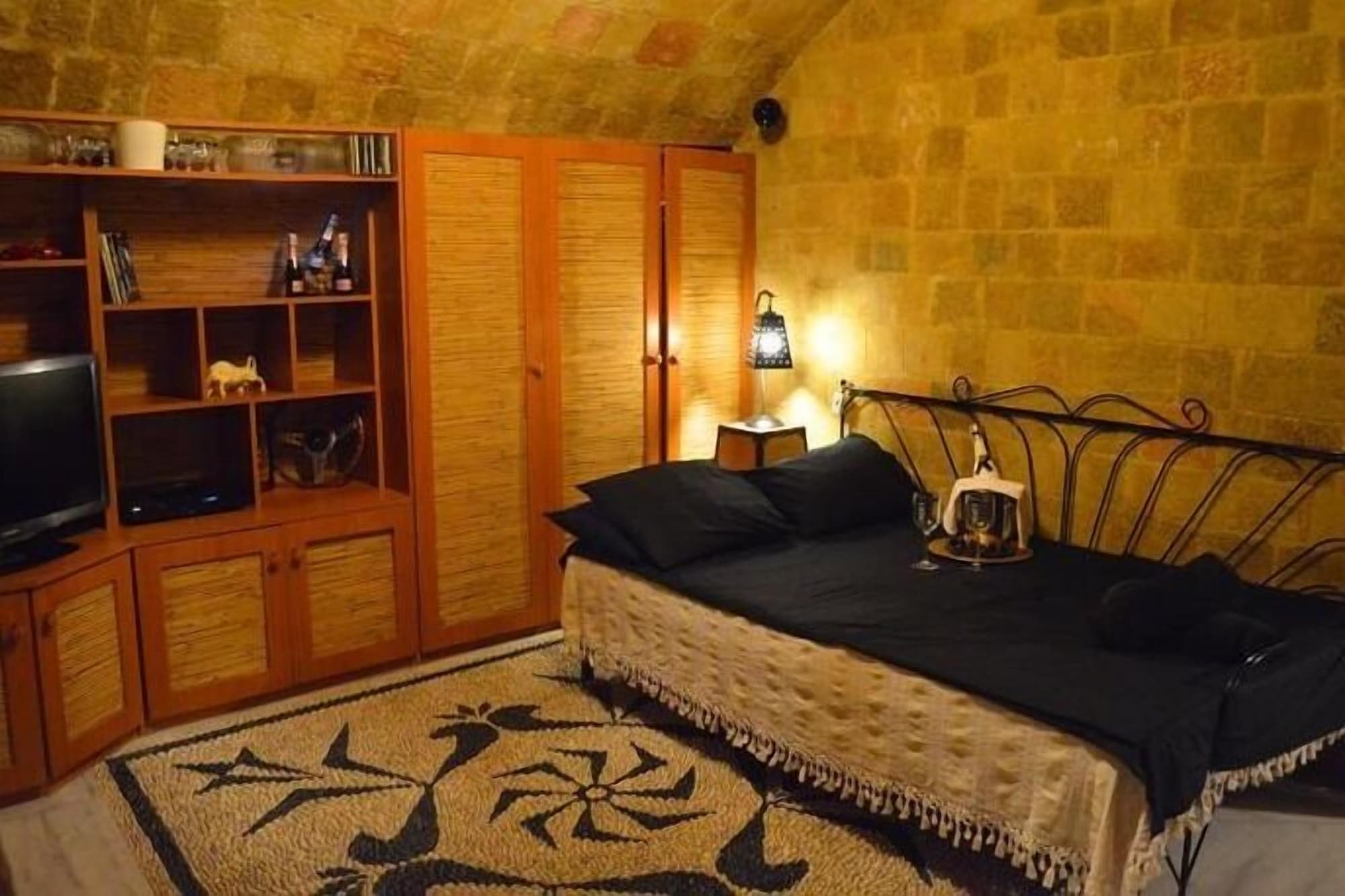 5 BEDROOMS, VILLA