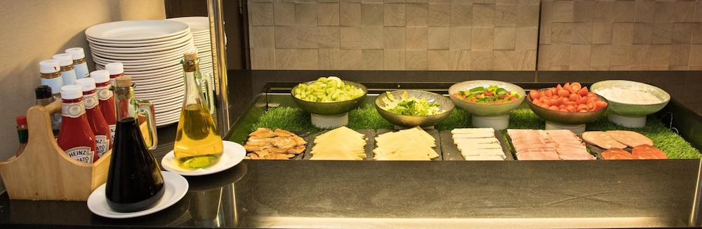 Crowne Plaza London Gatwick Airport 67/83
