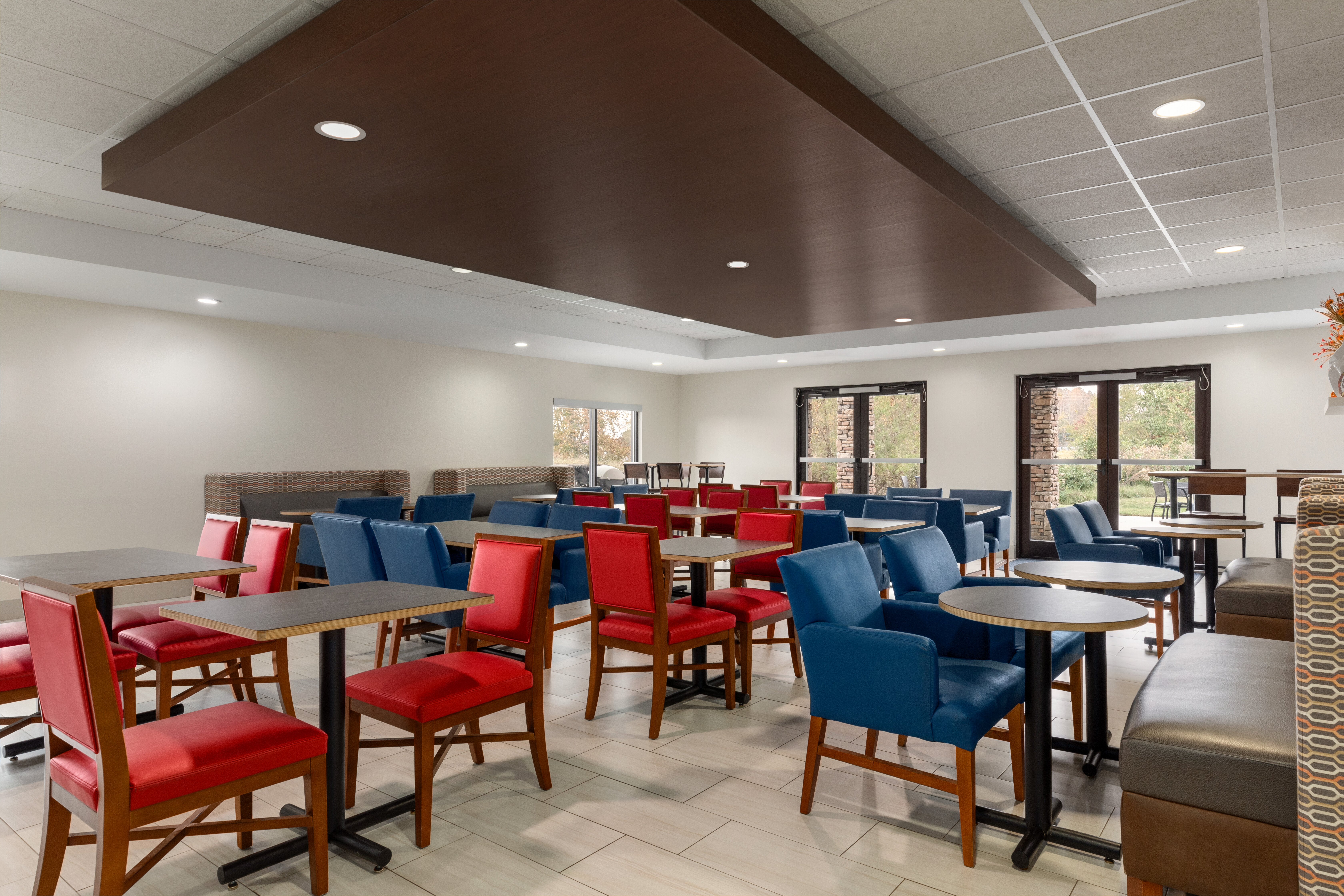 Holiday Inn Express Hotel Suites Lexington Nw the Vineyard 34/50