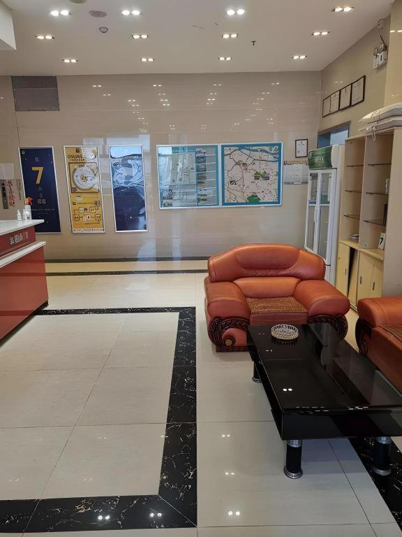 7 Days Inn (Guangzhou High-speed Railway Station Huijiang Metro Station) 8/37