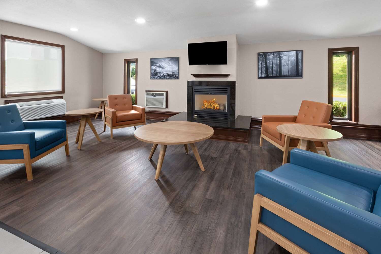 Super 8 by Wyndham Bridgeport-Clarksburg 12/28