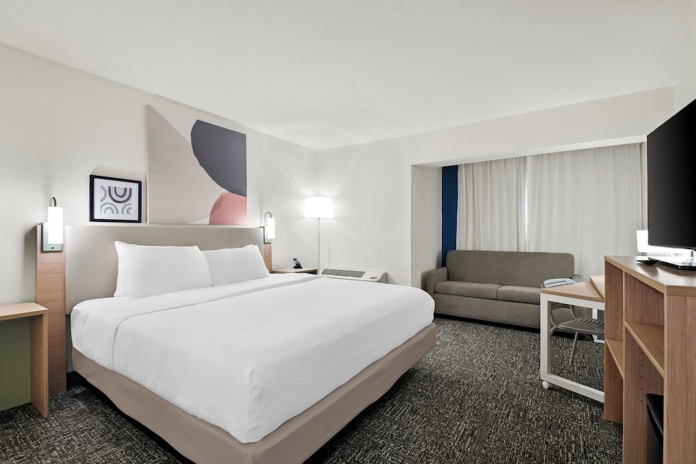 ROOM, KING BED, SOFA