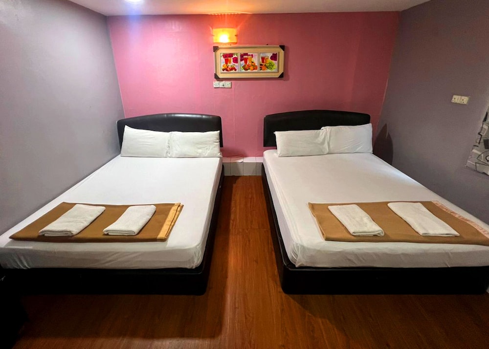 ROOM, QUADRUPLE, 2 QUEEN BEDS