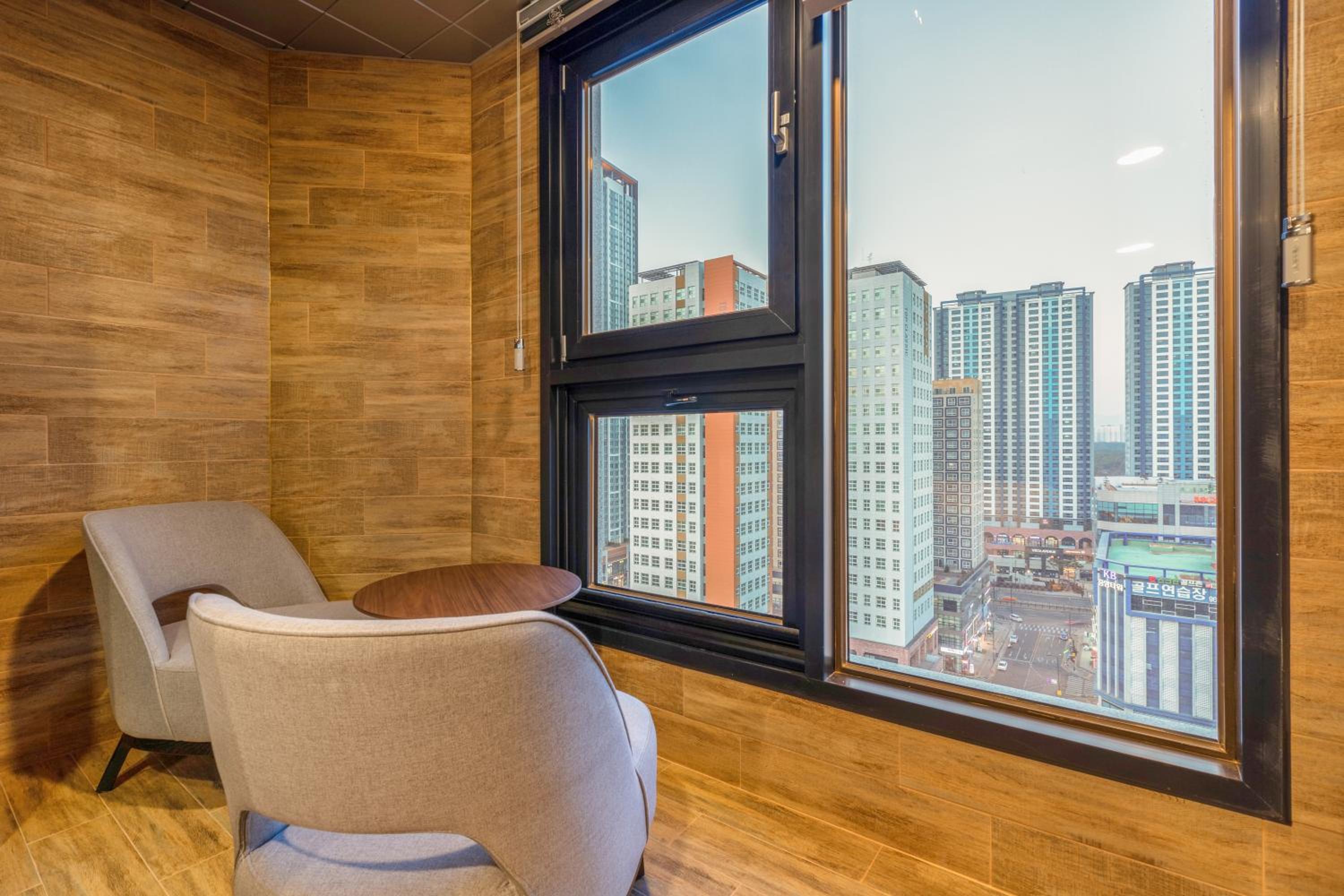 غرفة سوبيريور بسريرين منفصلين بإطلالة على المدينة، Urbanest Hotel 5/10