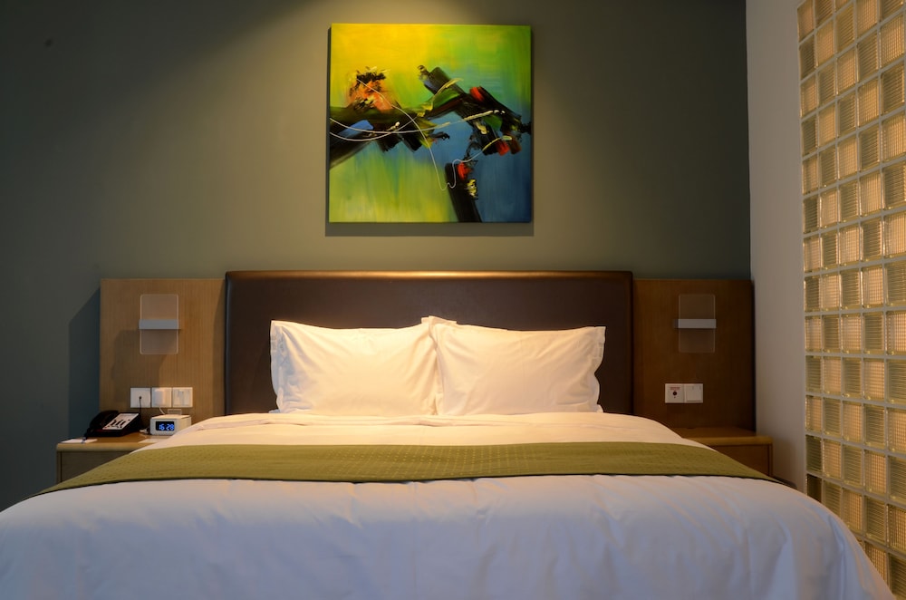 HOLIDAY INN EXPRESS DUJIANGYAN ANCIENT CITY 16/29