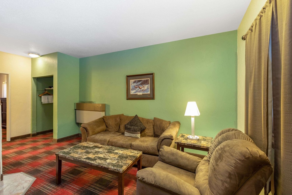 Baymont by Wyndham Spearfish 26/40