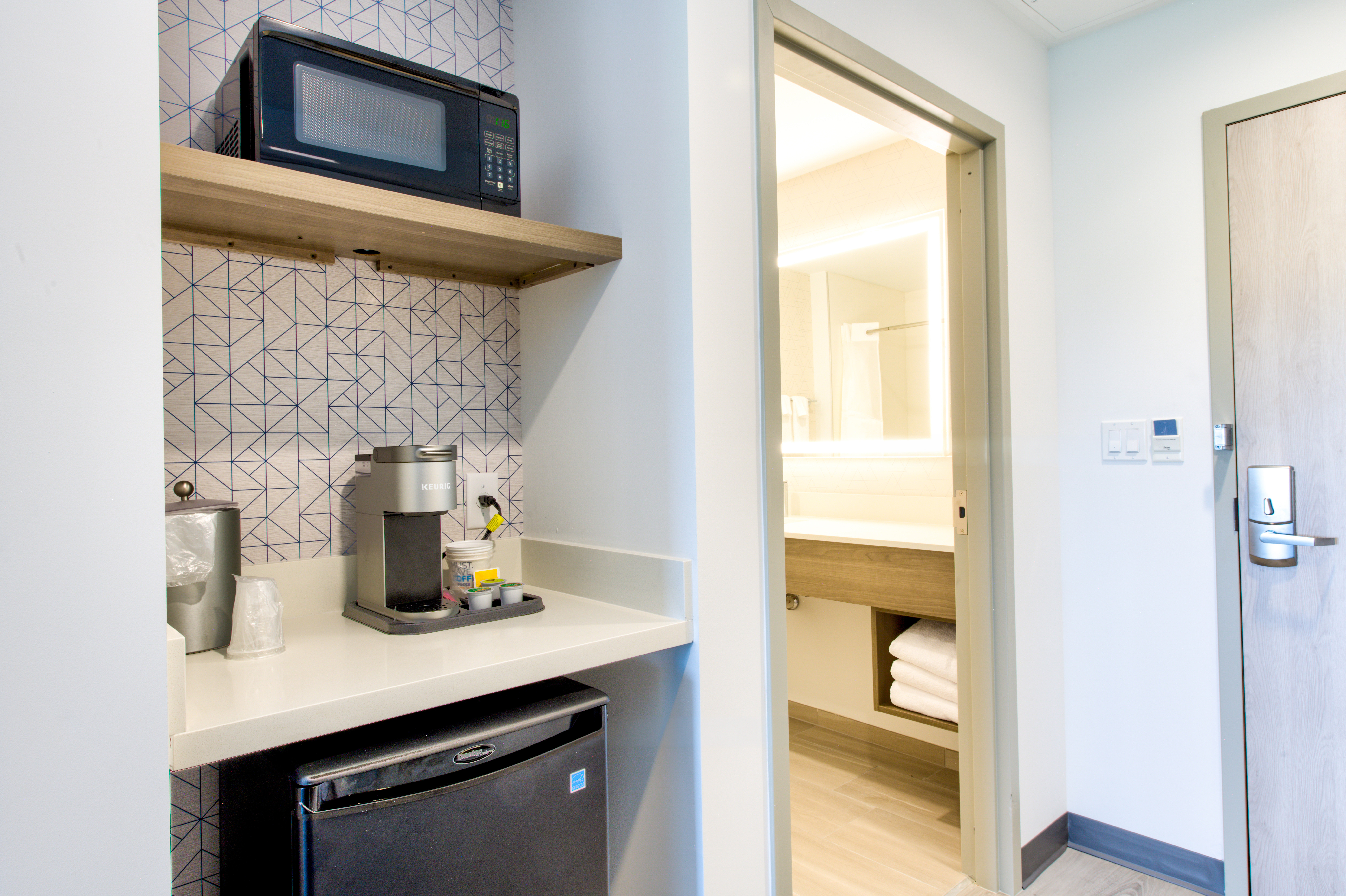 Holiday Inn Express & Suites Miami Intl Airport - 36th St 49/50
