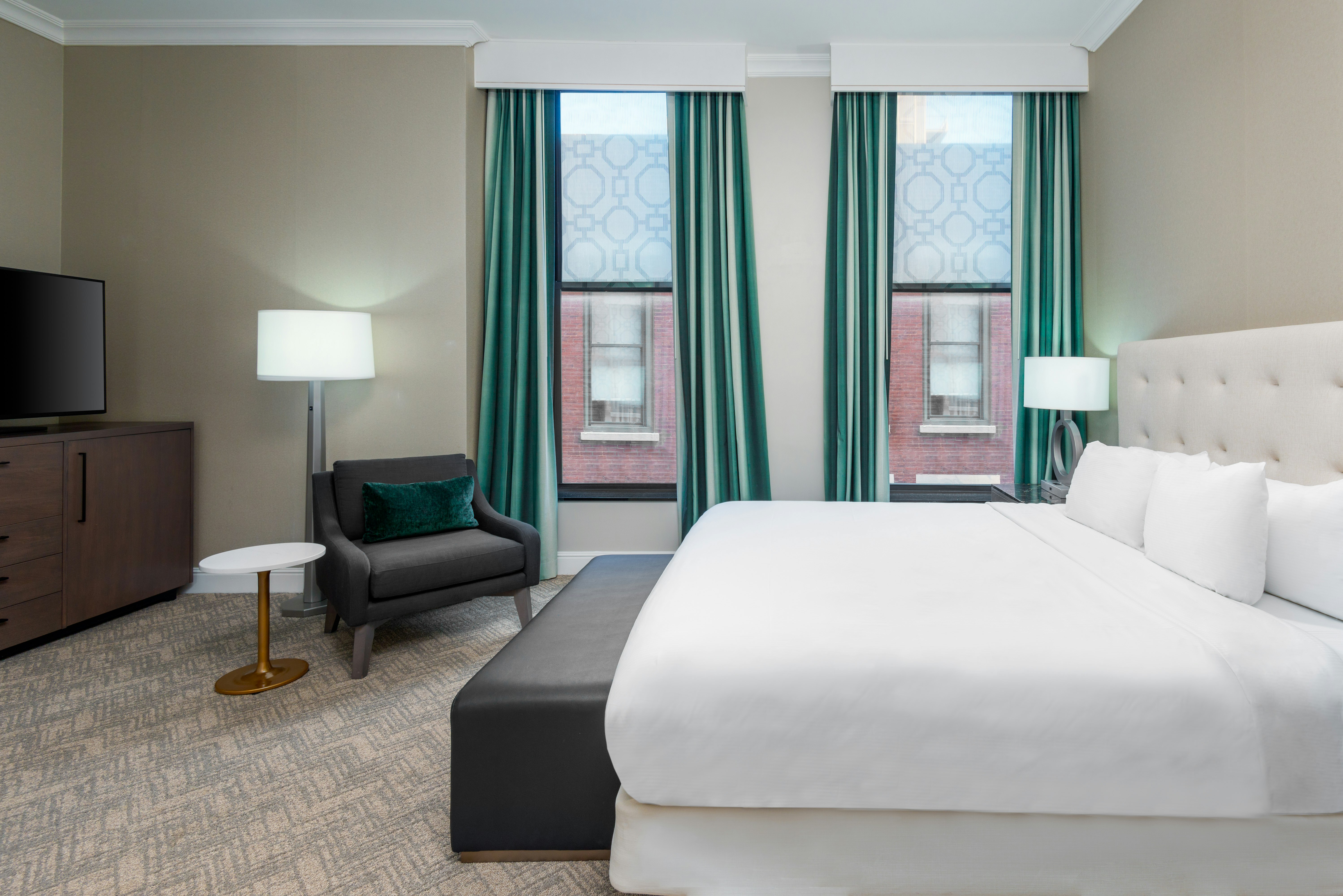 ROOM, KING BED