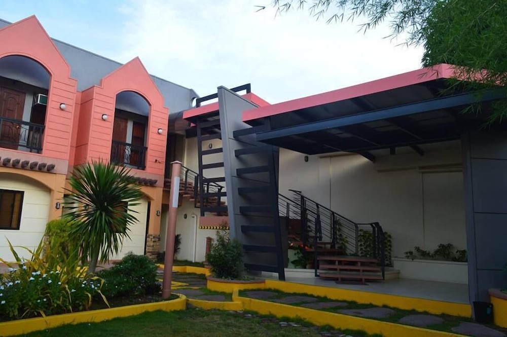 Manora Apartments And Guest House 6/66