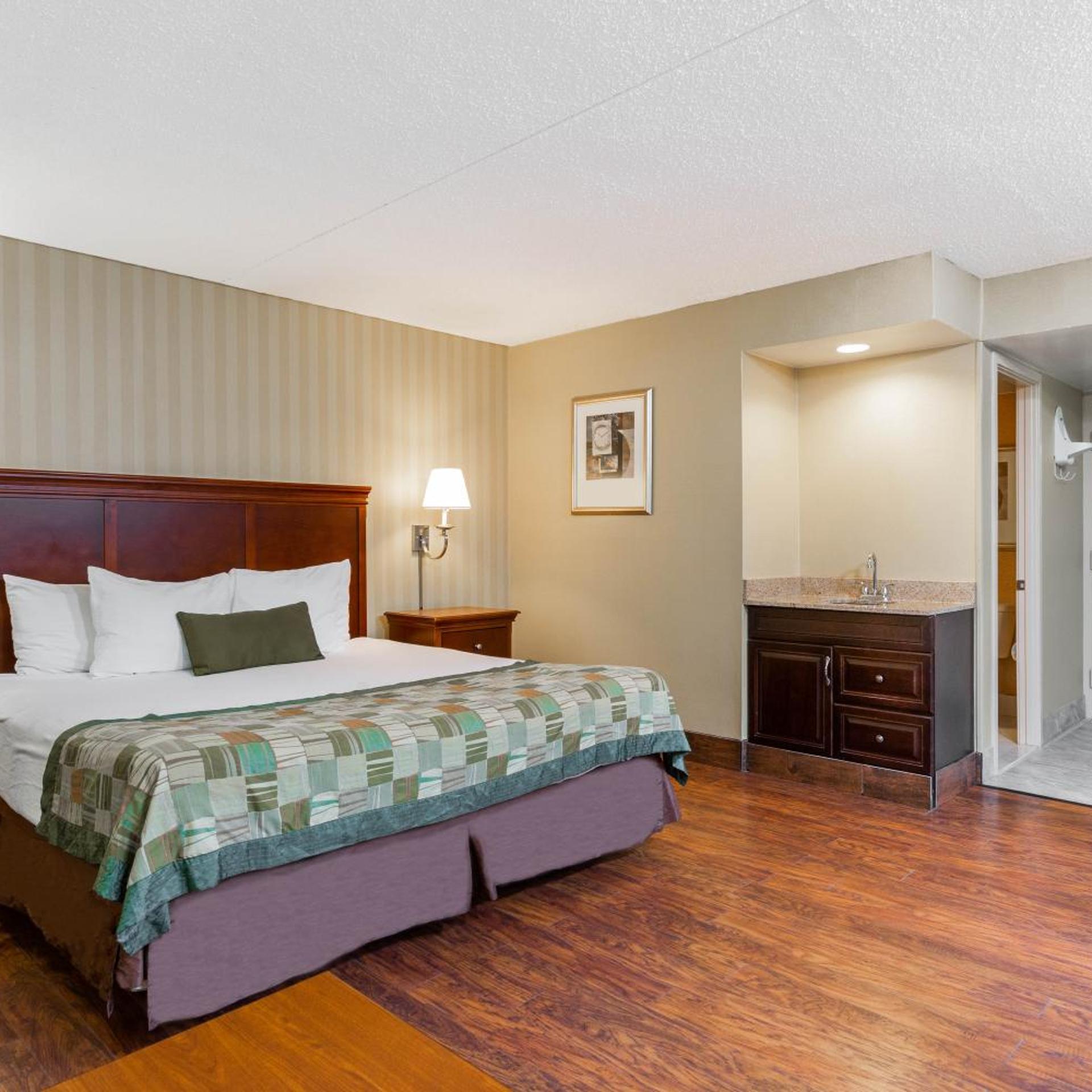 Deluxe, King Bed, Smoking
