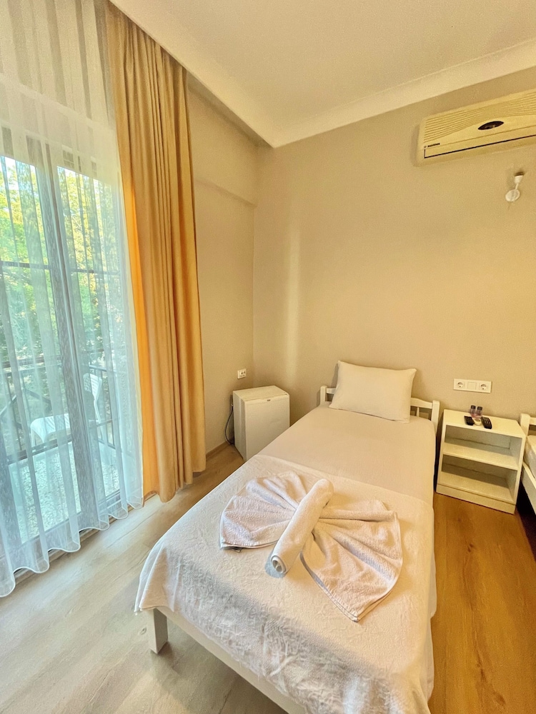 Cennet Hotel 13/46