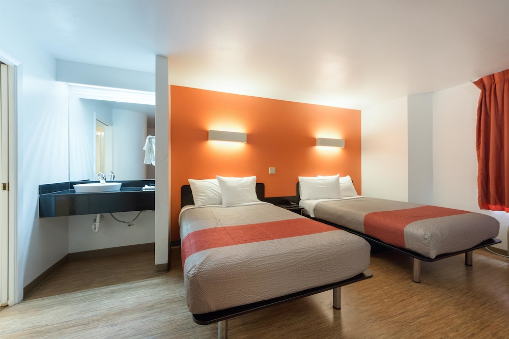 Motel6 Dallas, TX - Northeast 19/45