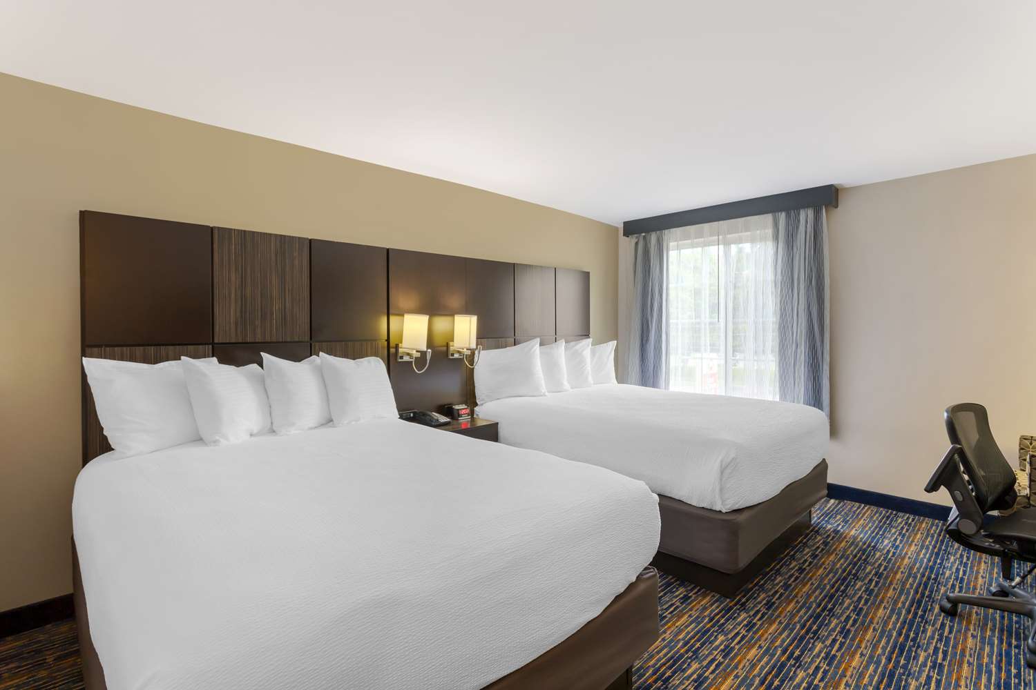 Room, 2 Queen Beds, Best Western Plus Fairfield Hotel 2/3