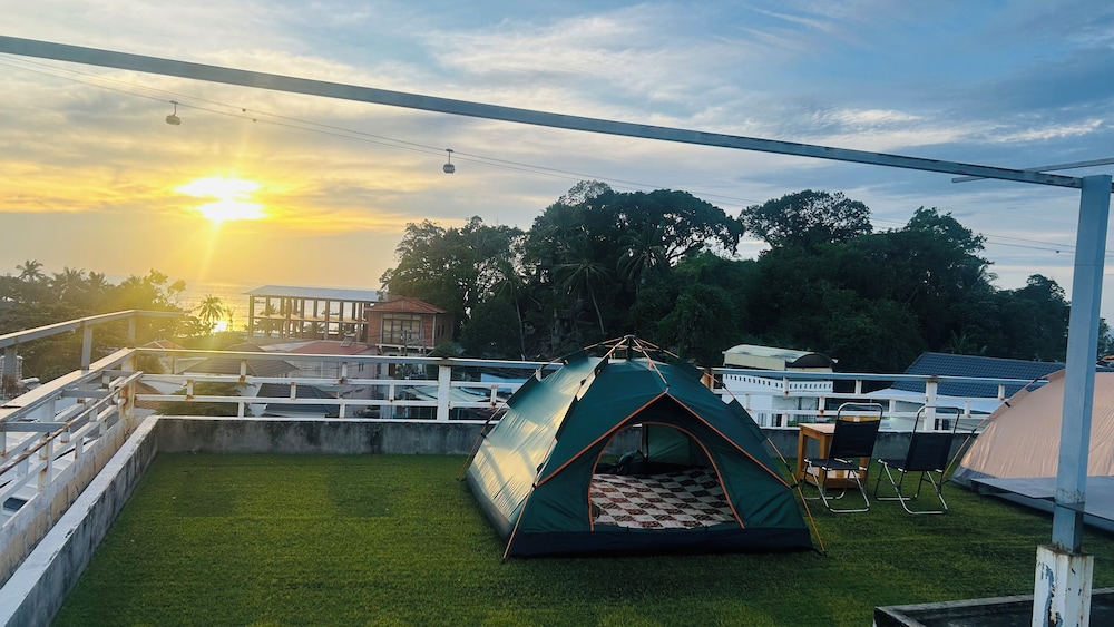 ROMANTIC, TENT