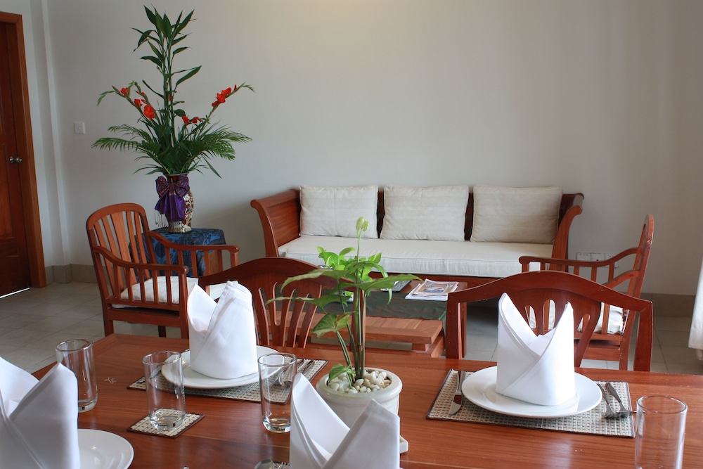 Lux Riverside Hotel & Apartment 89/99