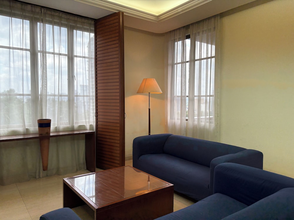 THE MAPLE SUITE 41/50
