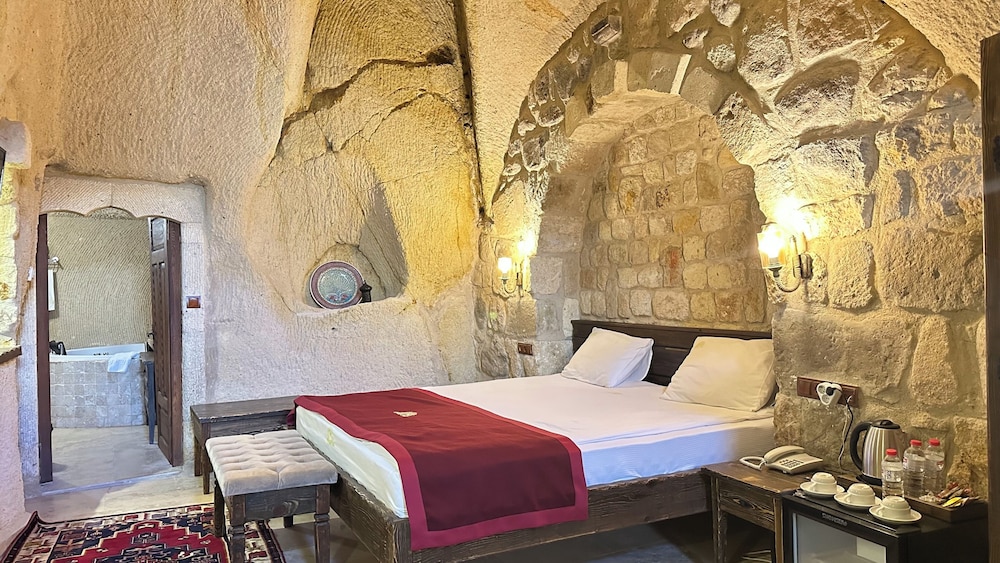 Under Cave Hotel 19/50