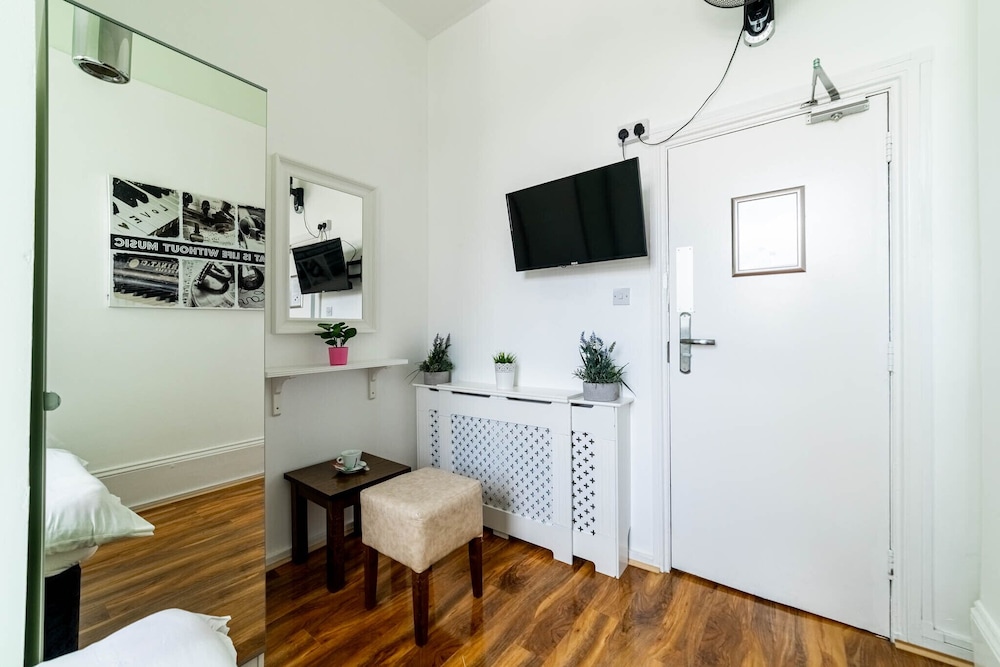 Book a Bed Hostels (ex. Venture Hostel) 55/64