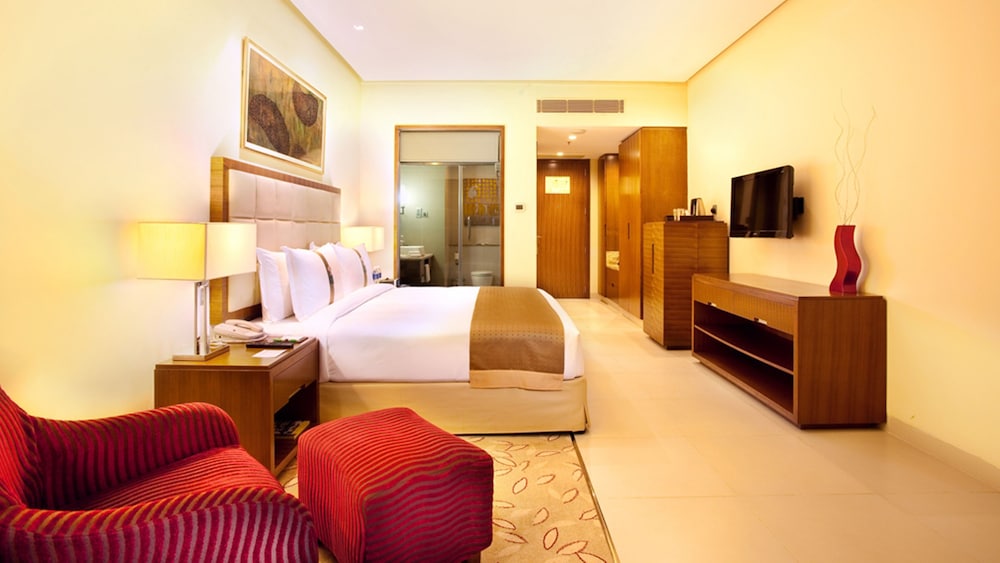 Holiday Inn Cochin 30/76