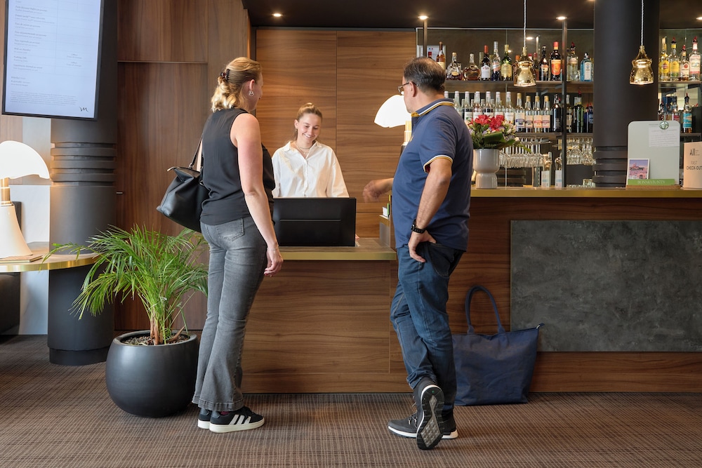 Lobby at Mercure Aix-en-Provence La Duranne Gare TGV, AIX EN PROVENCE