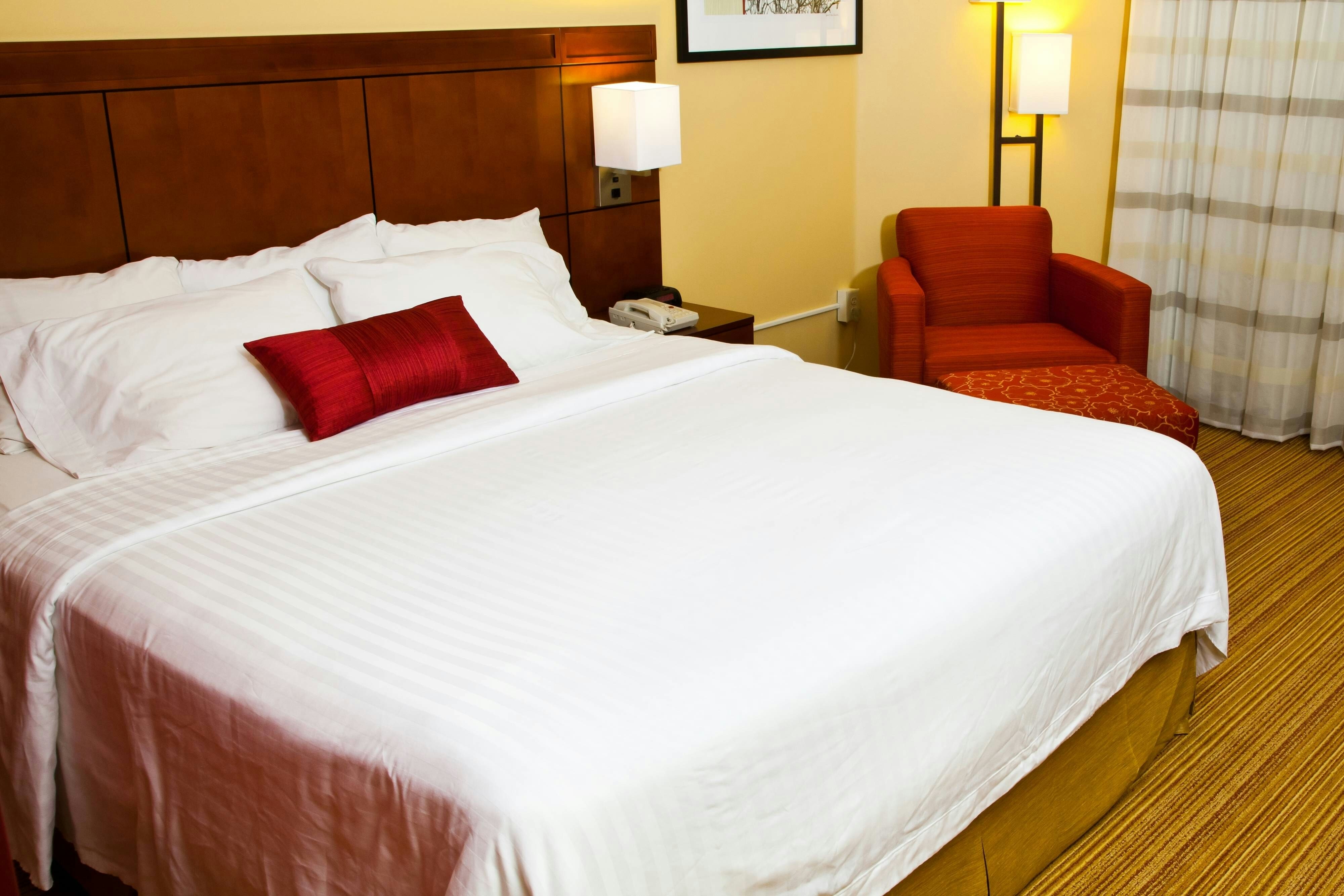 Courtyard By Marriott La Crosse 4/23