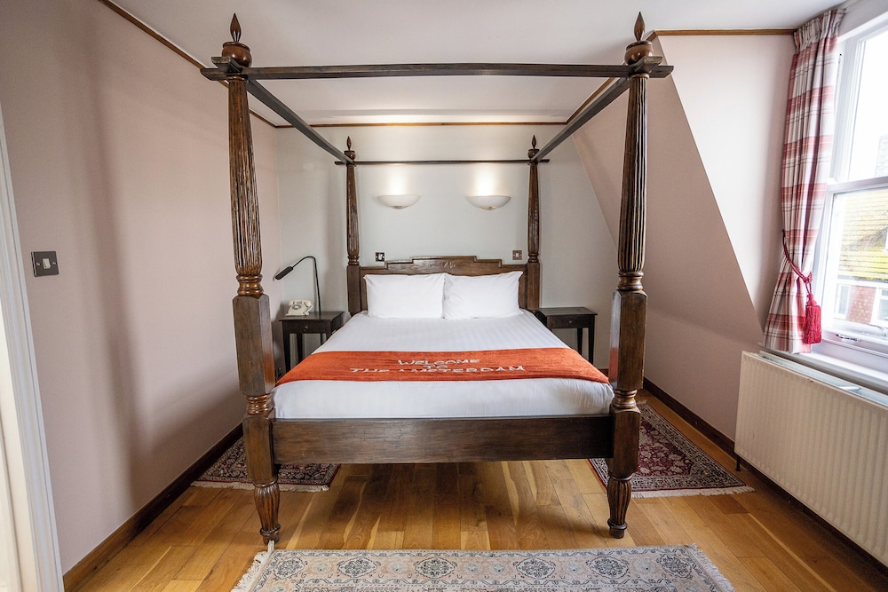 PENTHOUSE, KING BED