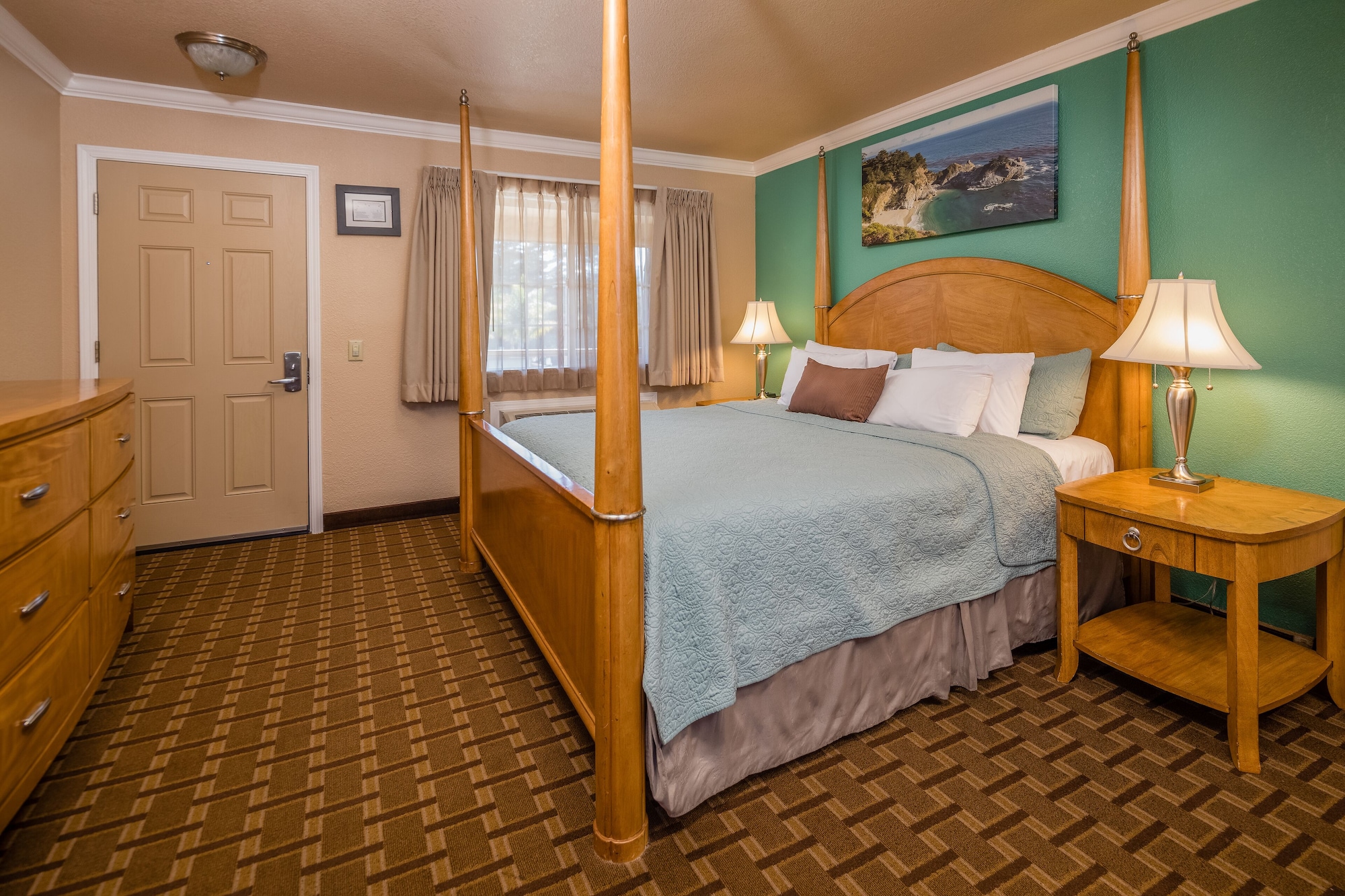 DELUXE, KING BED