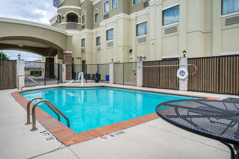 Comfort Suites Near Texas State University 31/32