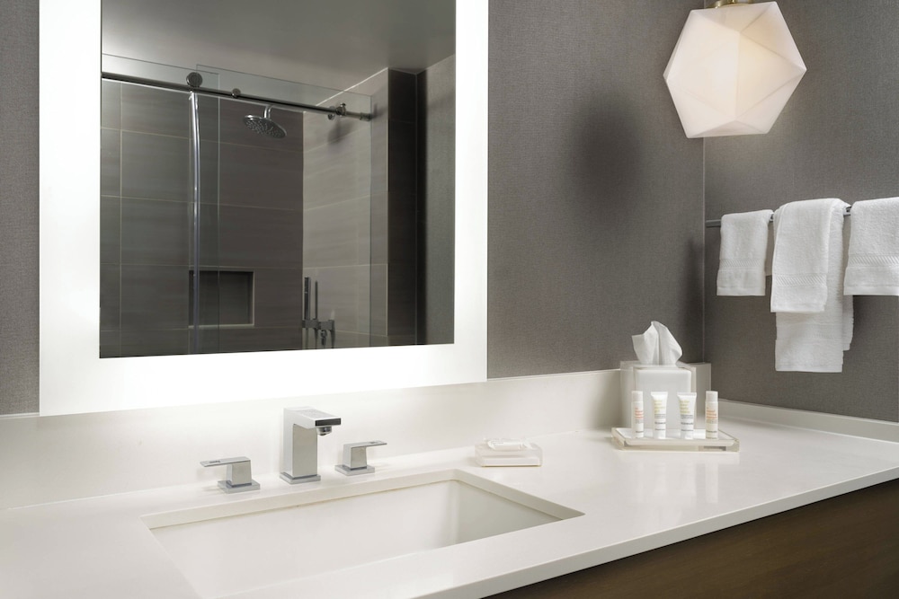 غرفة بسرير كينج بشرفة لذوي الإعاقة، Warner Center Marriott Woodland Hills 6/6