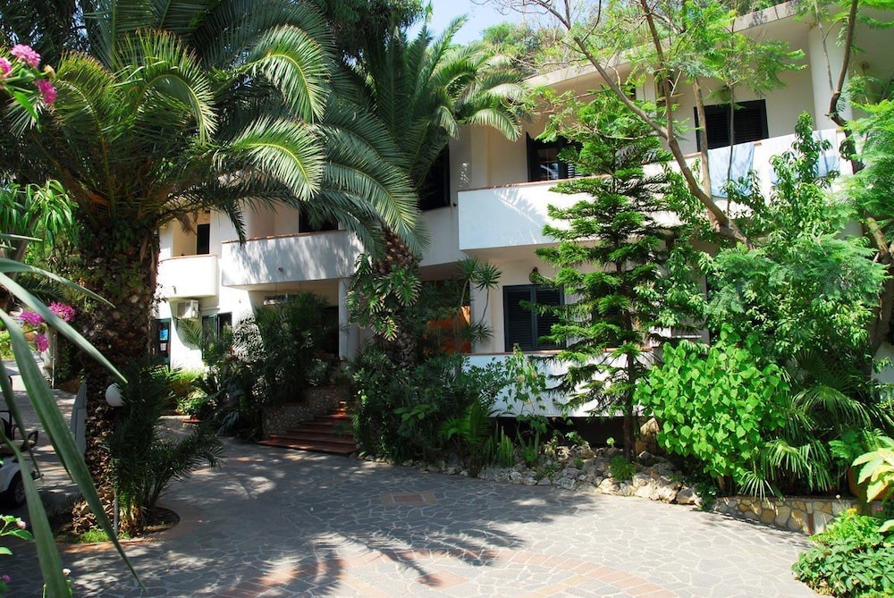 Hotel Village Eden 66/71