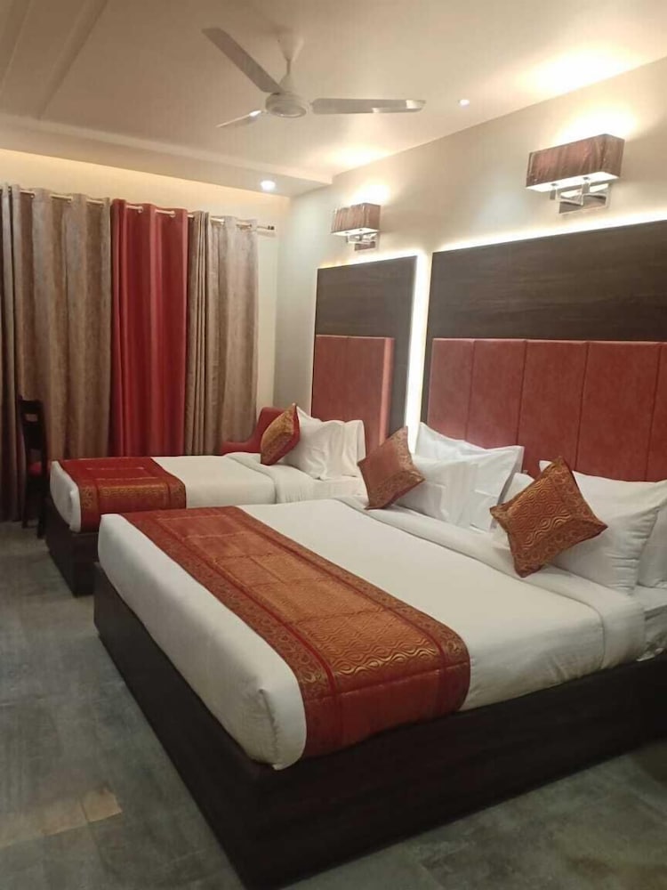 Hotel Abhinav International 17/26