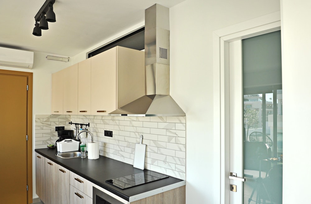 The Athenians Modern Apartments 50/50