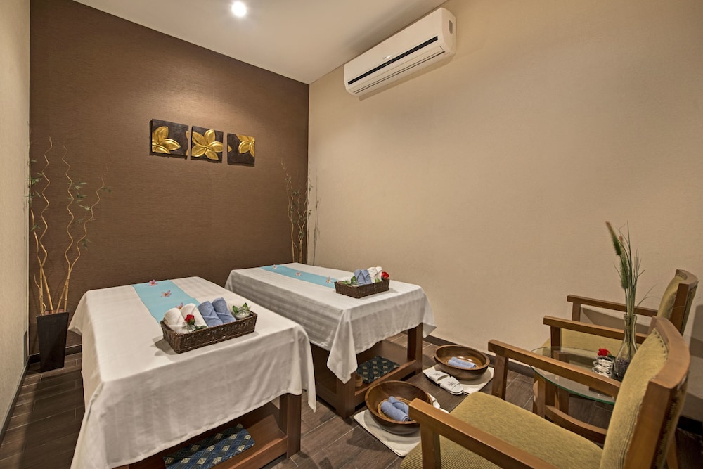 Grand Whiz Poins Square Simatupang 30/53