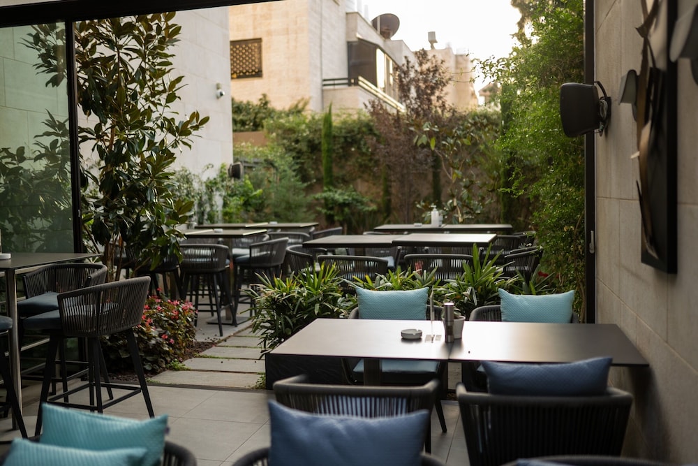 Compass Amman 34/46