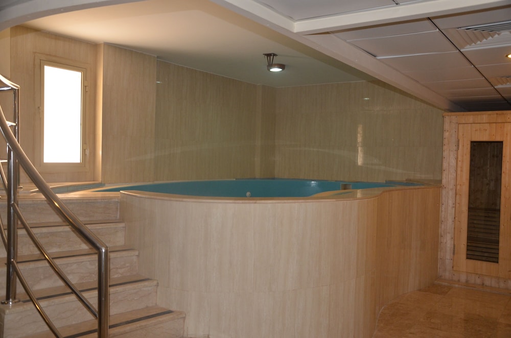 فندق كراون تاور(Crown Tower Hotel) 21/47