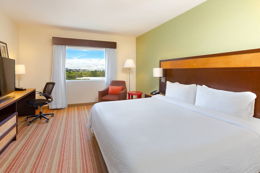 ROOM, KING BED