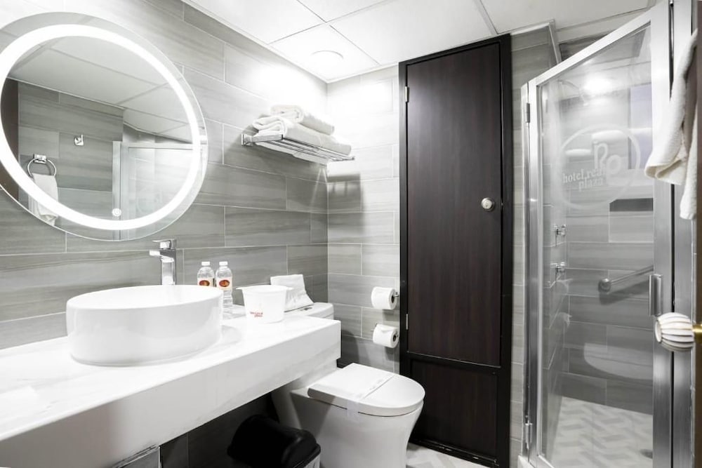 Hotel Real Plaza 69/69