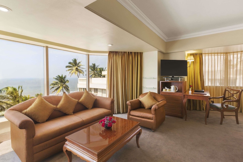 Ramada Plaza Palm Grove 24/54