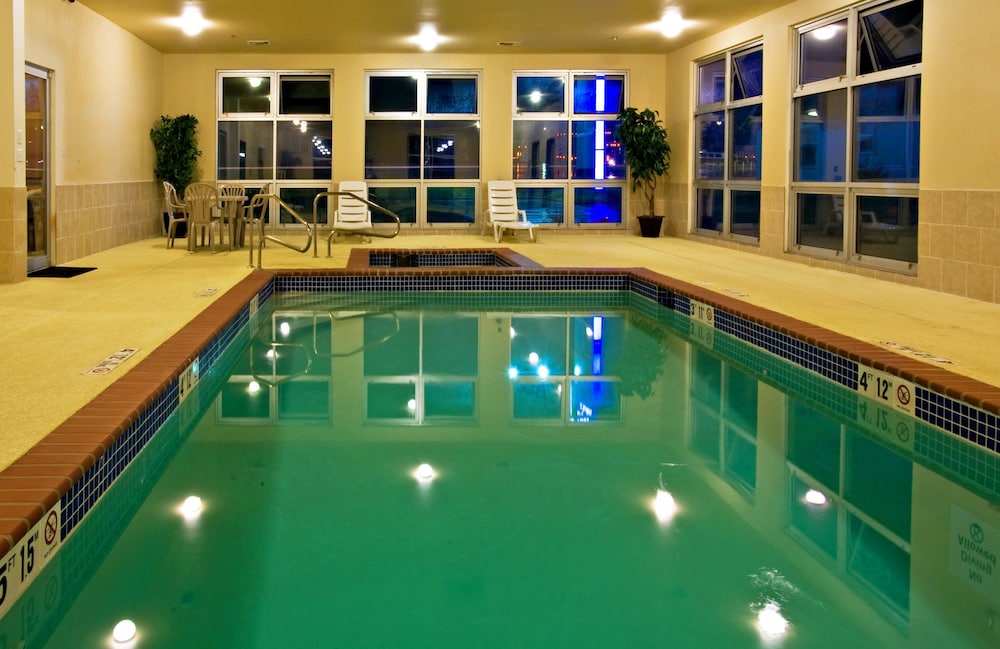 Holiday Inn Express Hotel & Suites Shamrock North 27/39