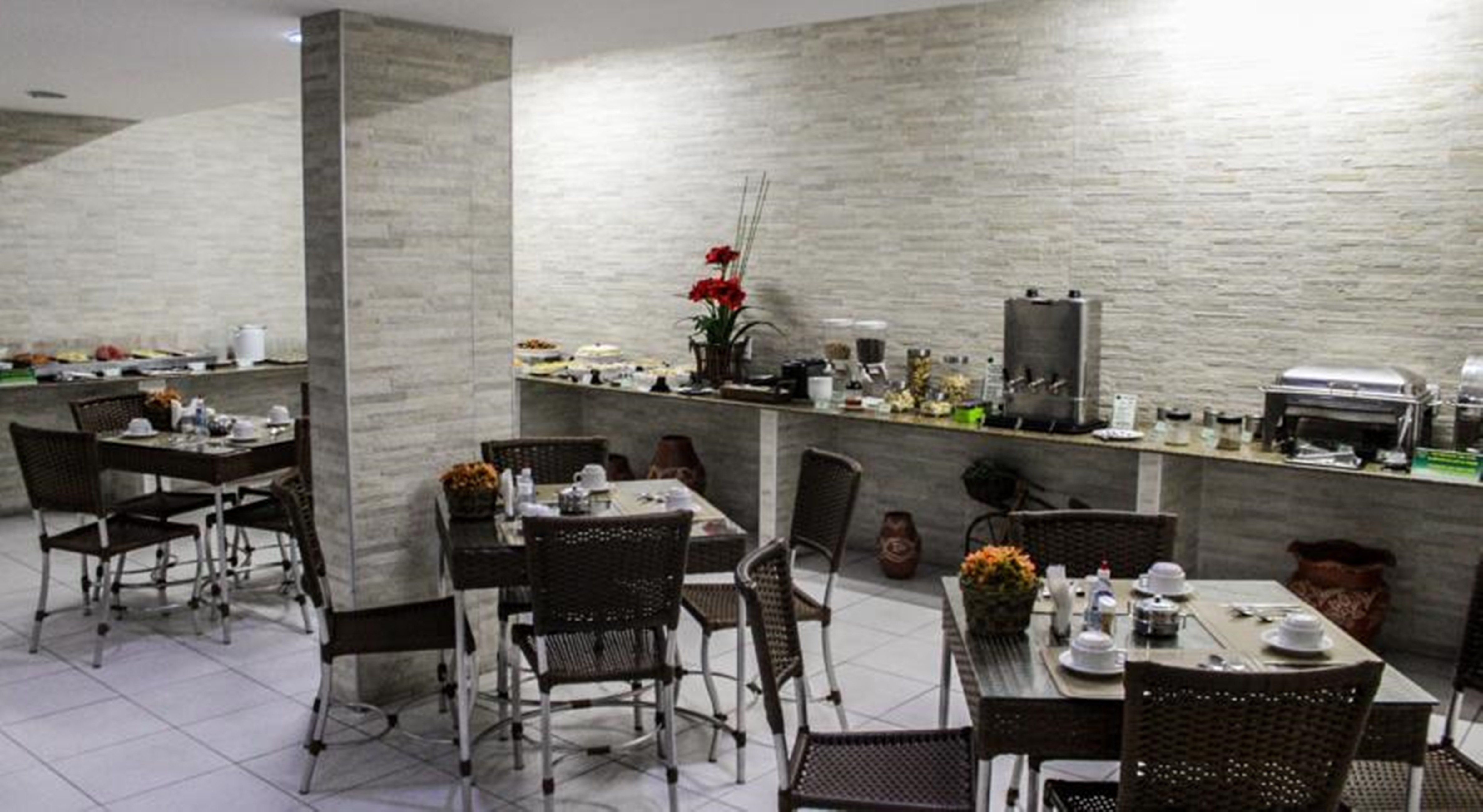 Abrolhos Praia Hotel 30/40