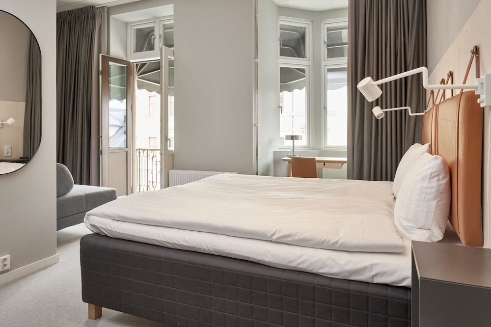 Moment Hotels 15/60